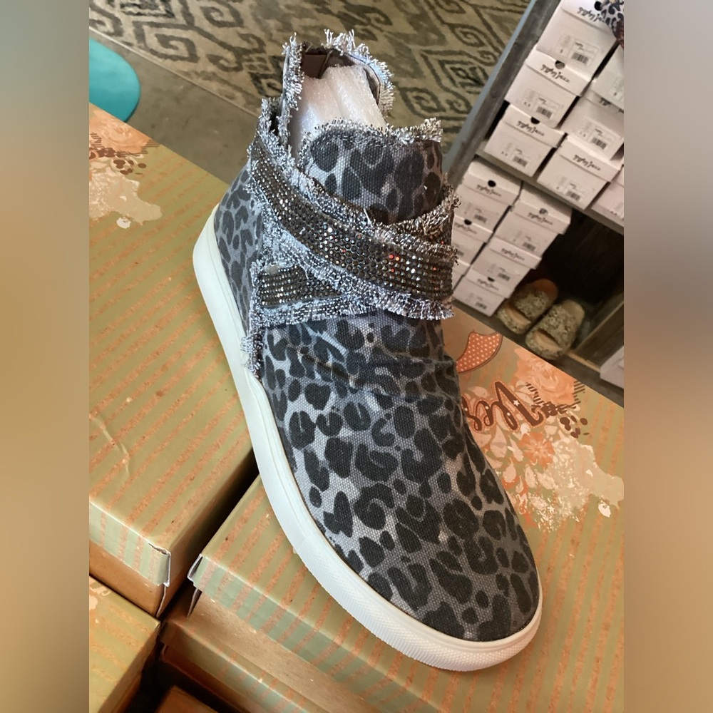 Very G Flora gray leopard
